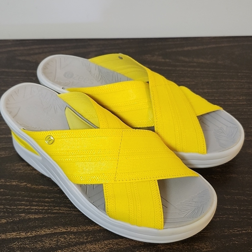 Bzees Vista Womens X-Strap Wedge Sandals Slides Yellow Fabric Size 9W